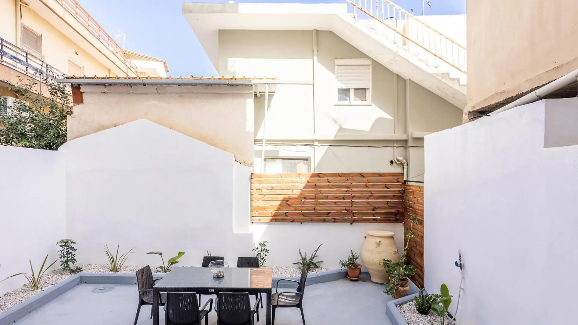 Garden Luxury Apartment Heraklion